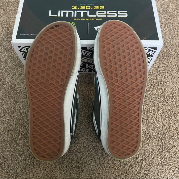 Limited Edition Vans x Journeys 2022 Limitless - Picture 4 of 5